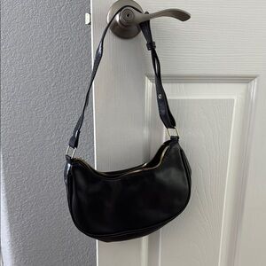 Elegant Black Leather Shoulder Bag